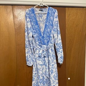 Boohoo blue and white floral dress, only worn one time. Like new. Size 24